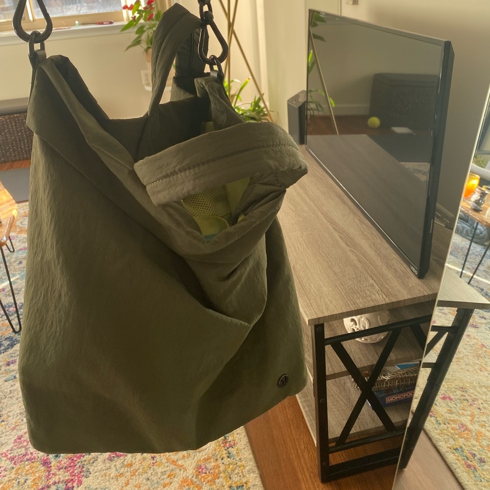 Lululemon bag. Green. Gently used